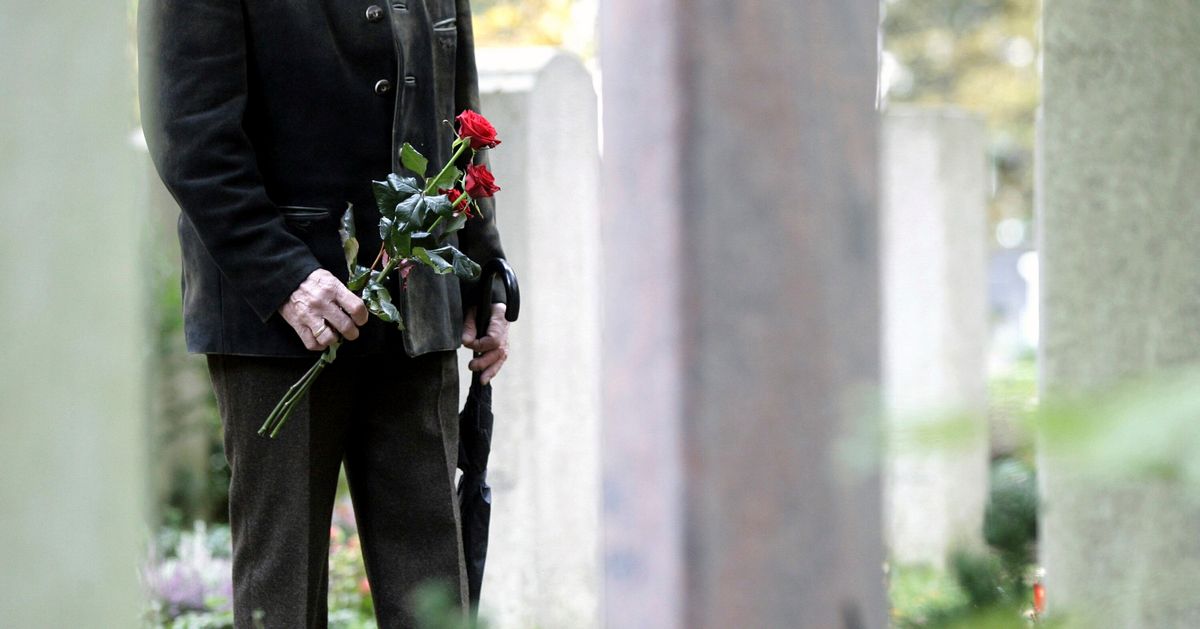 QR-Code Stickers Mysteriously Appear On 1,000 Munich Graves