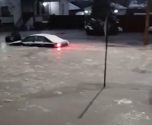 Πολικό ψύχος στο Ντιτρόιτ - Πλημμύρισαν δρόμοι από διαρροή και πάγωσαν