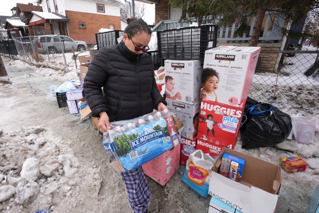 Πολικό ψύχος στο Ντιτρόιτ - Πλημμύρισαν δρόμοι από διαρροή και πάγωσαν