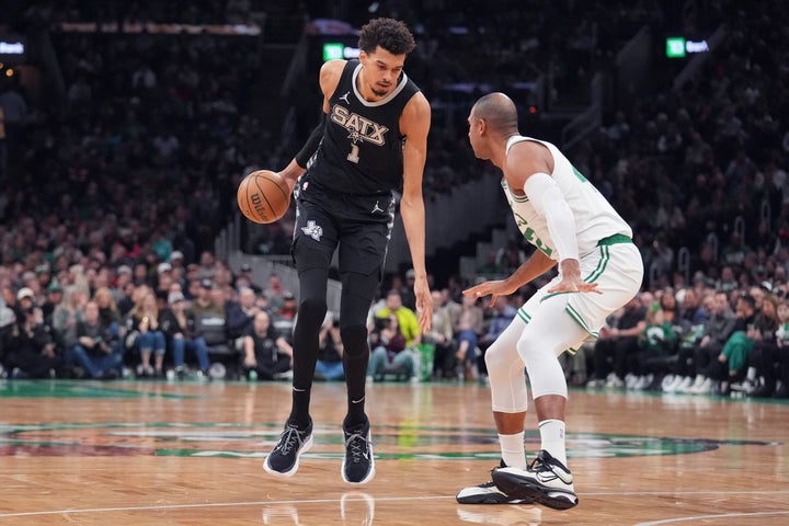 San Antonio Spurs center Victor Wembanyama (1) prepares to drive to the basket during an NBA basketball game, Wednesday, Feb. 12, 2025, in Boston. (AP Photo/Charles Krupa)