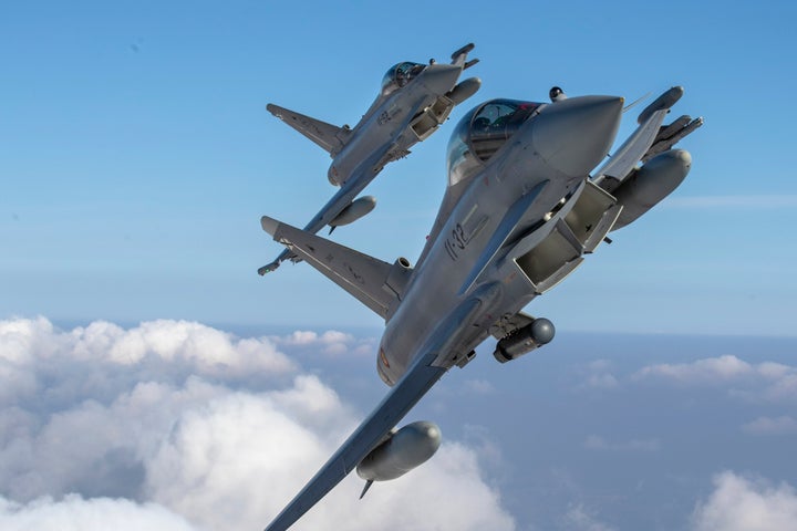 Ισπανικά Eurofighter Typhoon (AP Photo/Mindaugas Kulbis)