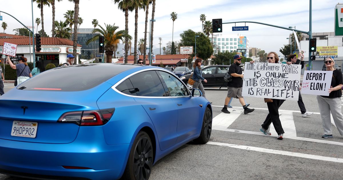 Tesla Owners Reveal Their Biggest Regrets: My Car ‘Became A Badge Of Shame’