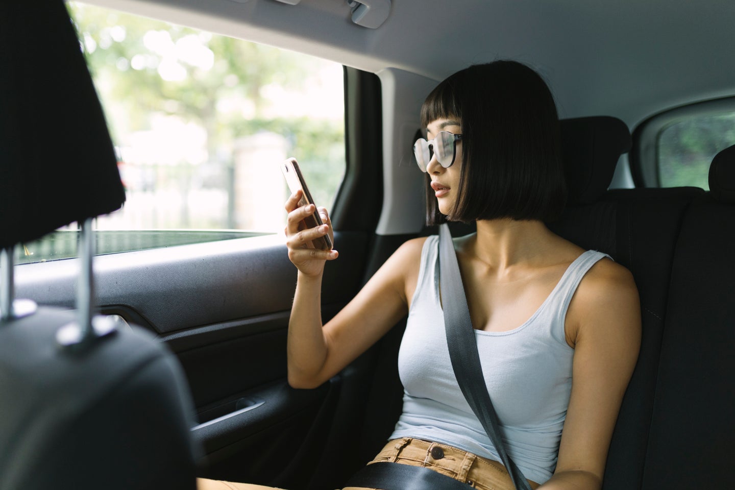 Say xe thường xảy ra khi bạn nhìn điện thoại trong xe, nhưng Apple đã có giải pháp.