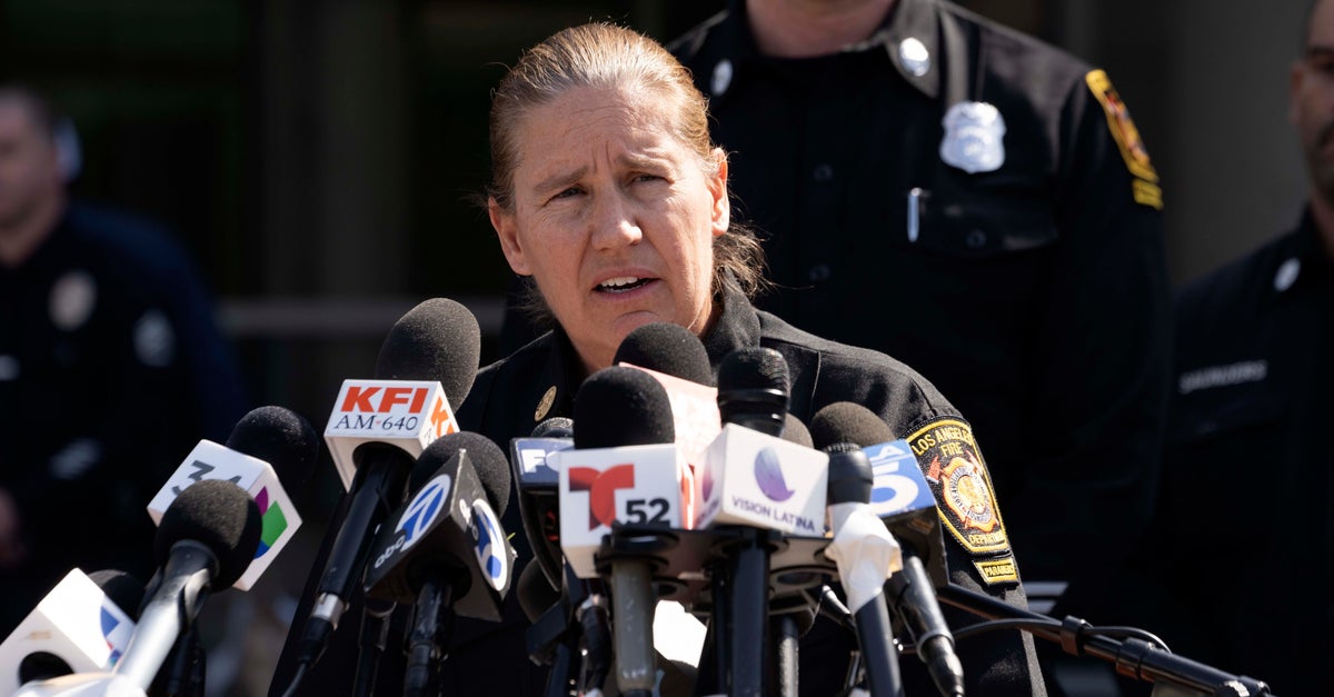 NextImg:LA Mayor Ousts Fire Chief Over Response To Destructive Wildfire