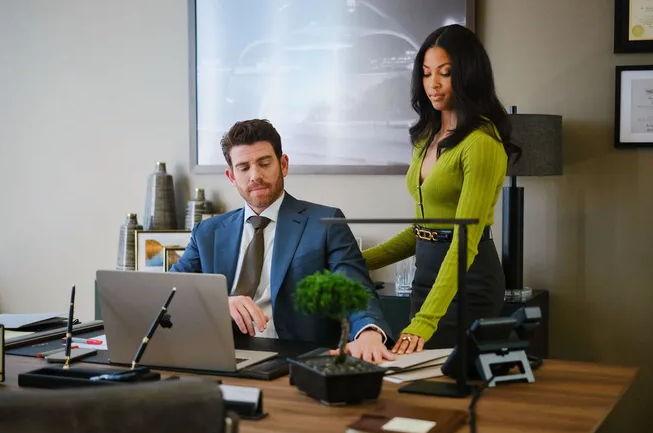 Brian Greenberg as Rick Dodson and Lex Scott Davis as Erica Rollins in "Suits LA."