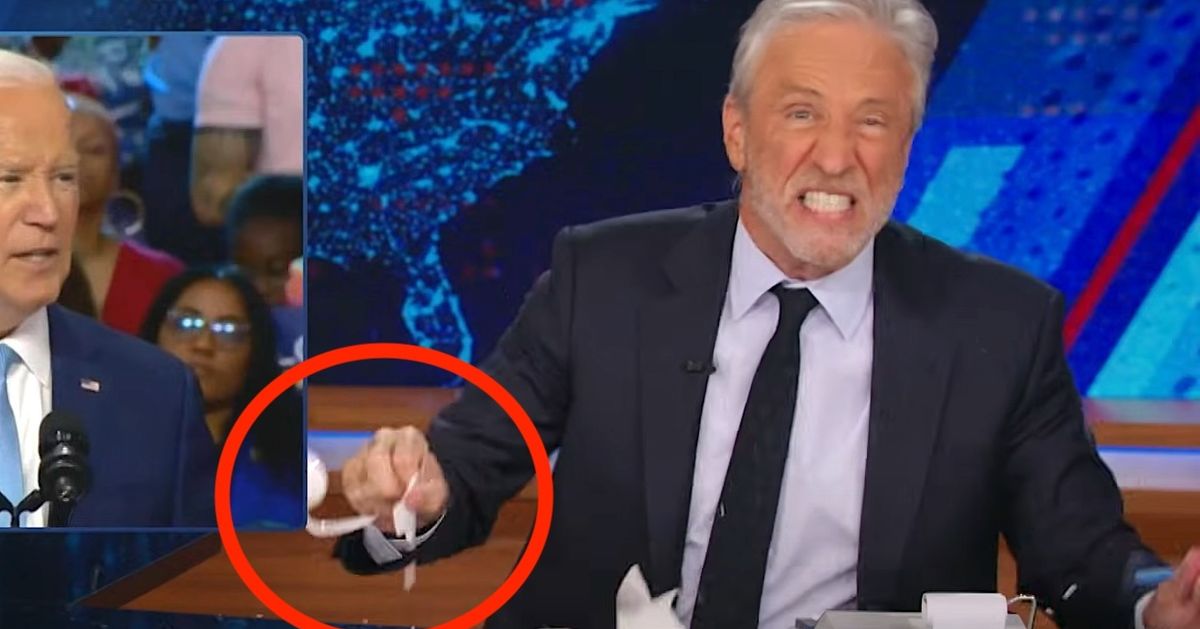 Jon Stewart Suffers Bloody Injury On 'Daily Show' As Bit Goes Awry ...