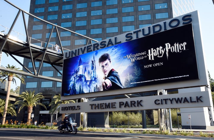 ΑΡΧΕΙΟ - Η είσοδος των Universal Studios στην Universal City της Καλιφόρνια, 23 Αυγούστου 2016. (Photo by Chris Pizzello/Invision/AP, File)