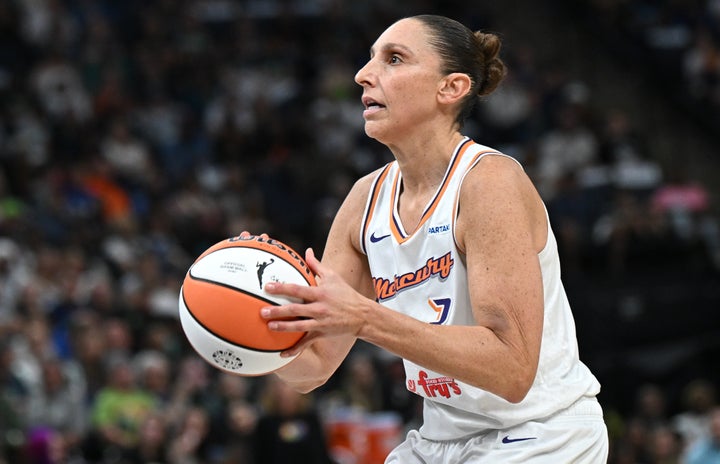 MINNEAPOLIS, MINNESOTA - SEPTEMBER 25: Diana Taurasi #3 of the Phoenix Mercury passes the ball in the second quarter in Game Two of Round One of the WNBA Playoffs against the Minnesota Lynx at Target Center on September 25, 2024 in Minneapolis, Minnesota. NOTE TO USER: User expressly acknowledges and agrees that, by downloading and or using this photograph, User is consenting to the terms and conditions of the Getty Images License Agreement. (Photo by Stephen Maturen/Getty Images)