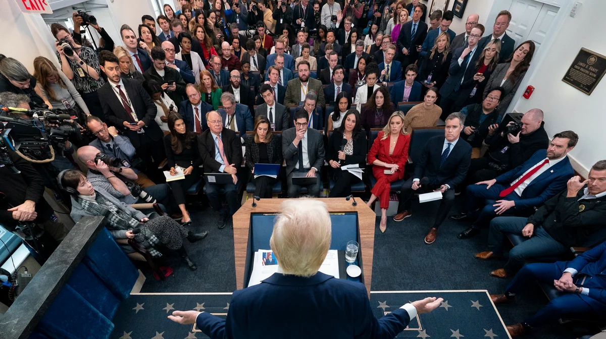 White House Kicks Out HuffPost Reporter From Press Pool (huffpost.com)