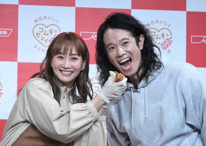 左から藤本美貴さん、庄司智春さん