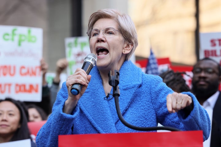 La senadora Elizabeth Warren (D-Mass.) Y otros demócratas están presionando al departamento de educación para obtener más información sobre su intercambio de datos con Elon Musk.