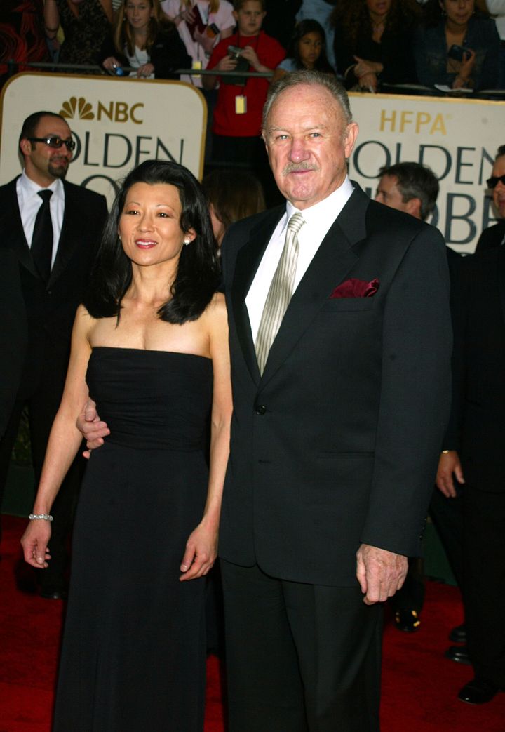 Ο Gene Hackman και η σύζυγός του Betsy Arakawa κατά τη διάρκεια της 60ης ετήσιας απονομής των Χρυσών Σφαιρών - Αφίξεις στο ξενοδοχείο The Beverly Hilton στο Μπέβερλι Χιλς της Καλιφόρνια, Ηνωμένες Πολιτείες. (Φωτογραφία: Jeffrey Mayer/WireImage)