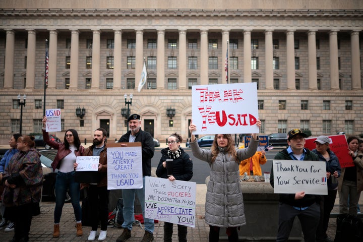 Thousands of USAID workers who were fired or placed on leave were given a 15-minute window to clear out their workspaces.