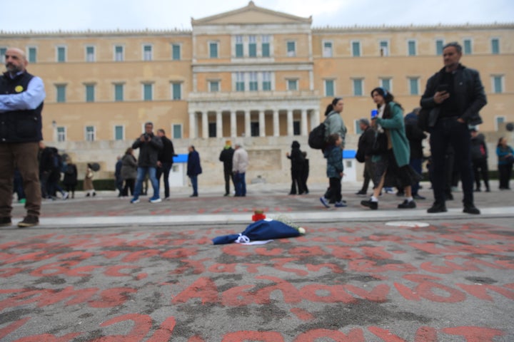 Απεργιακή συγκέντρωση στην πλατεία Συντάγματος στην Αθήνα για τη συμπλήρωση δύο χρόνων από το σιδηροδρομικό δυστύχημα των Τεμπών, που στοίχισε τις ζωές 57 ανθρώπων