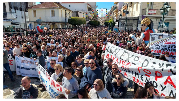 Μαζικές διαδηλώσεις σε όλες τις πόλεις της Ελλάδας για το σιδηροδρομικό δυστύχημα των Τεμπών.