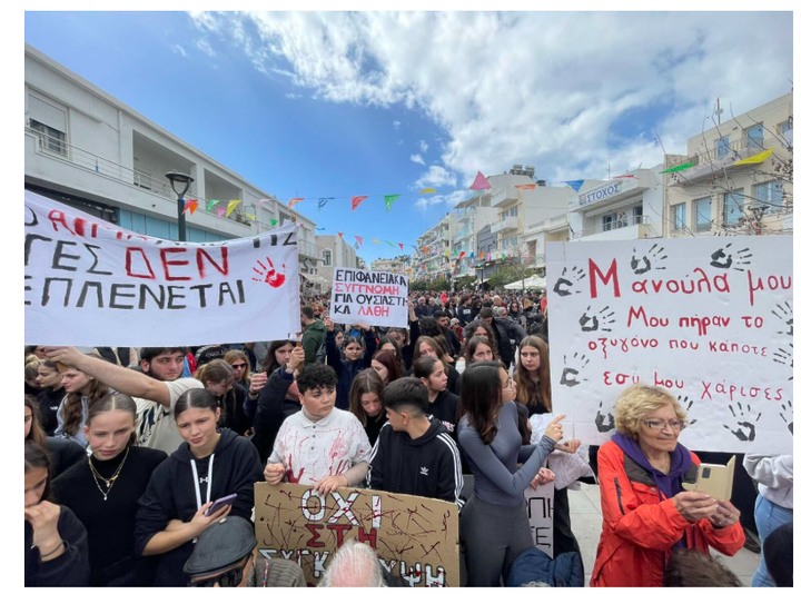 Μαζικές διαδηλώσεις σε όλες τις πόλεις της Ελλάδας για το σιδηροδρομικό δυστύχημα των Τεμπών.