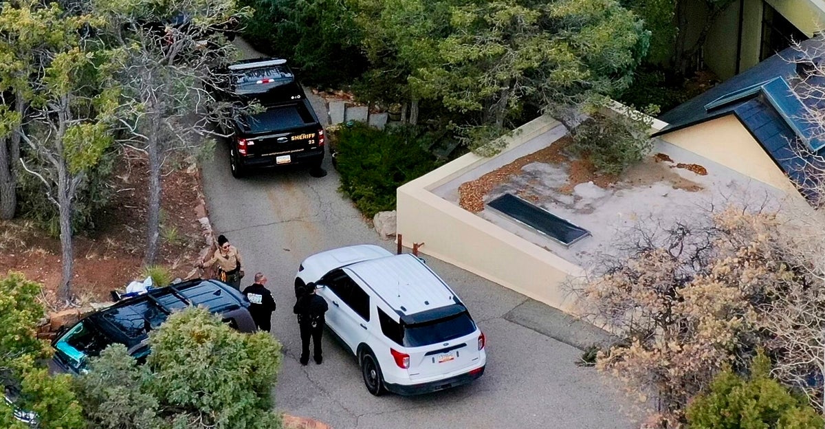NextImg:Authorities Remove Cellular Devices, Other Items From Gene Hackman Home