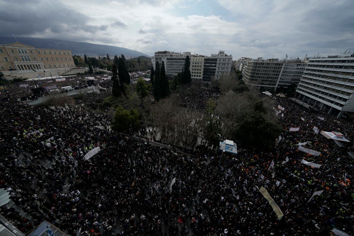 Διαδηλωτές στο Σύνταγμα (AP Photo/Thanassis Stavrakis)