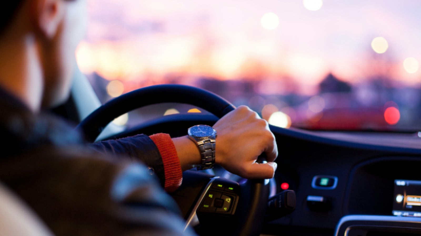 I’m A Neurologist – This Is The One Thing I Never Do While Driving