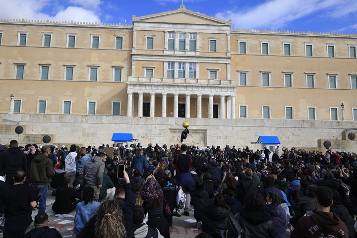 Απεργιακή συγκέντρωση στην πλατεία Συντάγματος στην Αθήνα για τη συμπλήρωση δύο χρόνων από το σιδηροδρομικό δυστύχημα των Τεμπών, που στοίχισε τις ζωές 57 ανθρώπων, Παρασκευή 28 Φεβρουαρίου 2025