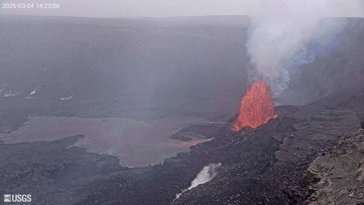 Hawaii Volcano Spews Lava Fountain Over 100 Feet Into The Air ...