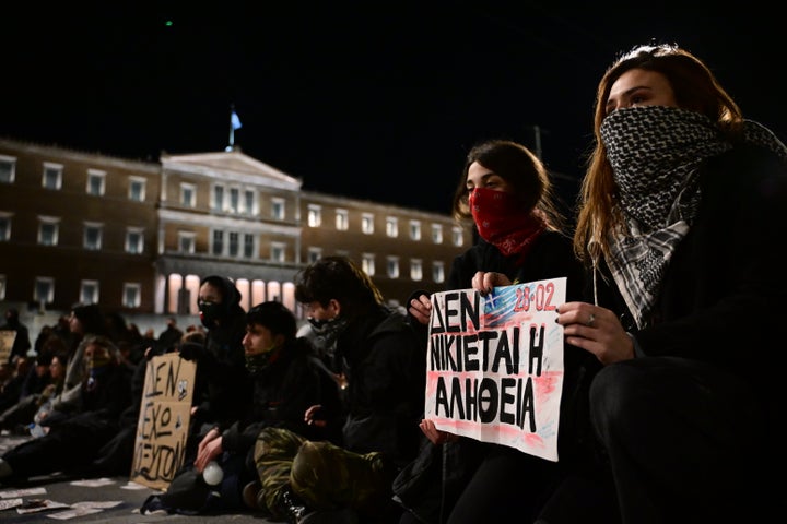 Επεισόδια μετά το συλλαλητήριο στην πλατεία Συντάγματος στην Αθήνα για το σιδηροδρομικό δυστύχημα των Τεμπών. Τετάρτη 5 Μαρτίου 2025. (ΤΑΤΙΑΝΑ ΜΠΟΛΑΡΗ/EUROKINISSI)