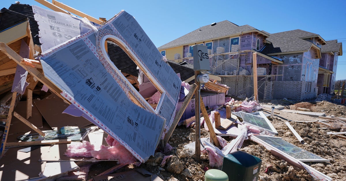 Powerful U.S. Storms Create Blizzard Conditions, Threaten To Spawn More Tornadoes