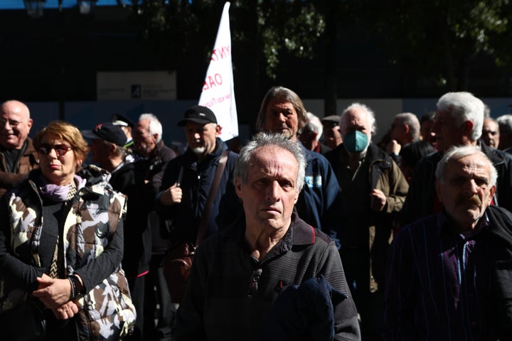 Συγκέντρωση έξω από το υπουργείο Εργασίας για συνταξιουχικές οργανώσεις