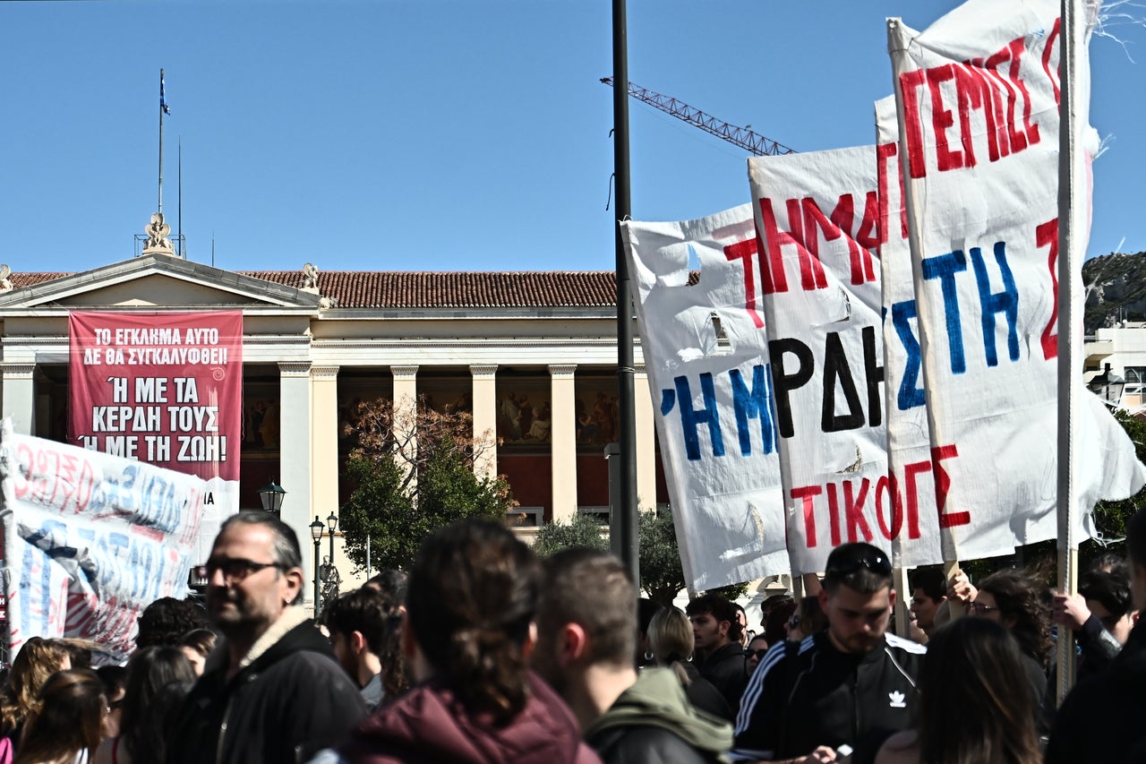 Συγκέντρωση για τα Τέμπη στα Προπύλαια για μαθητικούς και φοιτητικούς συλλόγους