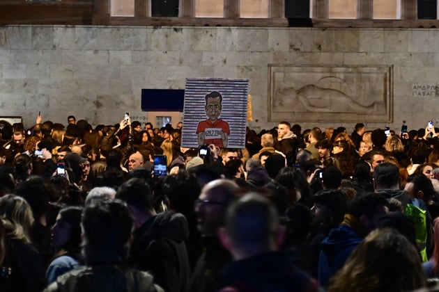 Συλλαλητήριο στην πλατεία Συντάγματος στην Αθήνα για το σιδηροδρομικό δυστύχημα των Τεμπών από Ομοσπονδίες, Εργατικά Κέντρα, Συνδικάτα, Ενώσεις, Σωματεία στο κλείσιμο της συζήτησης στην Βουλή για την πρόταση δυσπιστίας με τις ομιλίες του πρωθυπουργού και των πολιτικών αρχηγών και με αίτημα την απονομή δικαιοσύνης για τα θύματα που έχασαν τη ζωή τους στο σιδηροδρομικό δυστύχημα των Τεμπών, Παρασκευή 7 Μαρτίου 2025. (ΣΩΤΗΡΗΣ ΔΗΜΗΤΡΟΠΟΥΛΟΣ/EUROKINISSI)