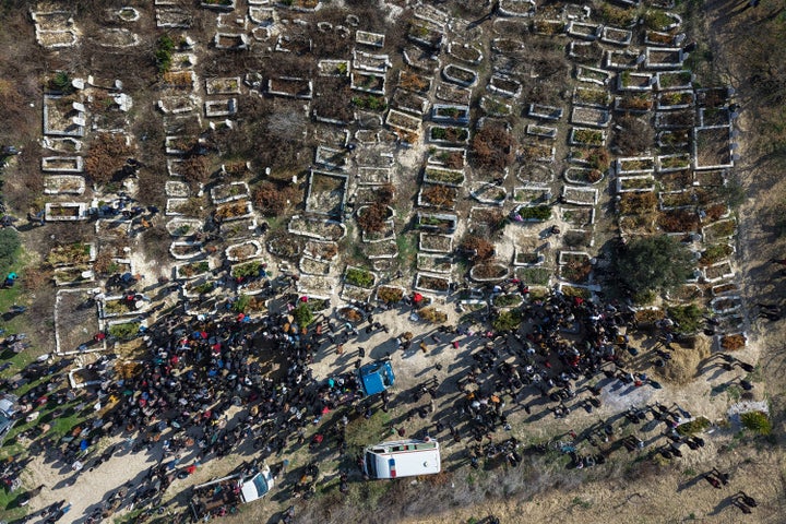 2 Days Of Clashes And Revenge Killings In Syria Go away Extra Than 1,000 Individuals Useless 2 Relatives and neighbours attend the funeral procession for four Syrian security force members killed in clashes with loyalists of ousted President Bashar Assad in coastal Syria, in the village of Al-Janoudiya, west of Idlib, Saturday, March 8, 2025. (AP Photo/Omar Albam)