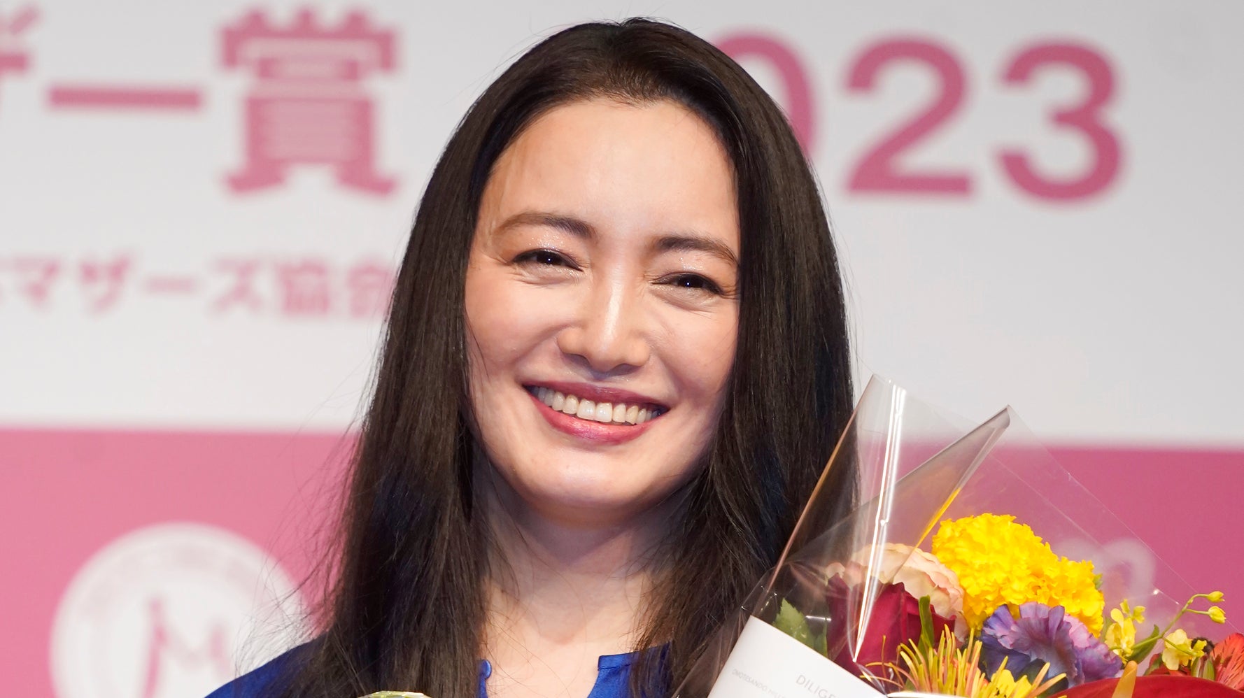 仲間由紀恵さん、沖縄の映画館で出合った“手描き”ウェルカムボードに 