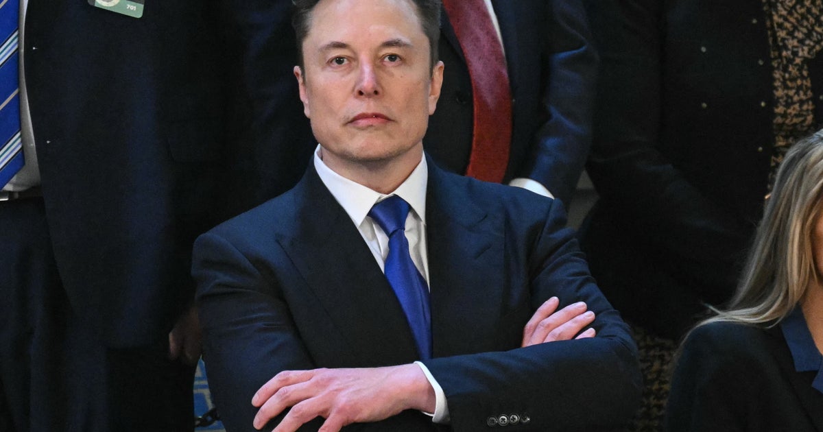 Elon Musk Calls Sen. Mark Kelly 'A Traitor' After Visiting Ukraine