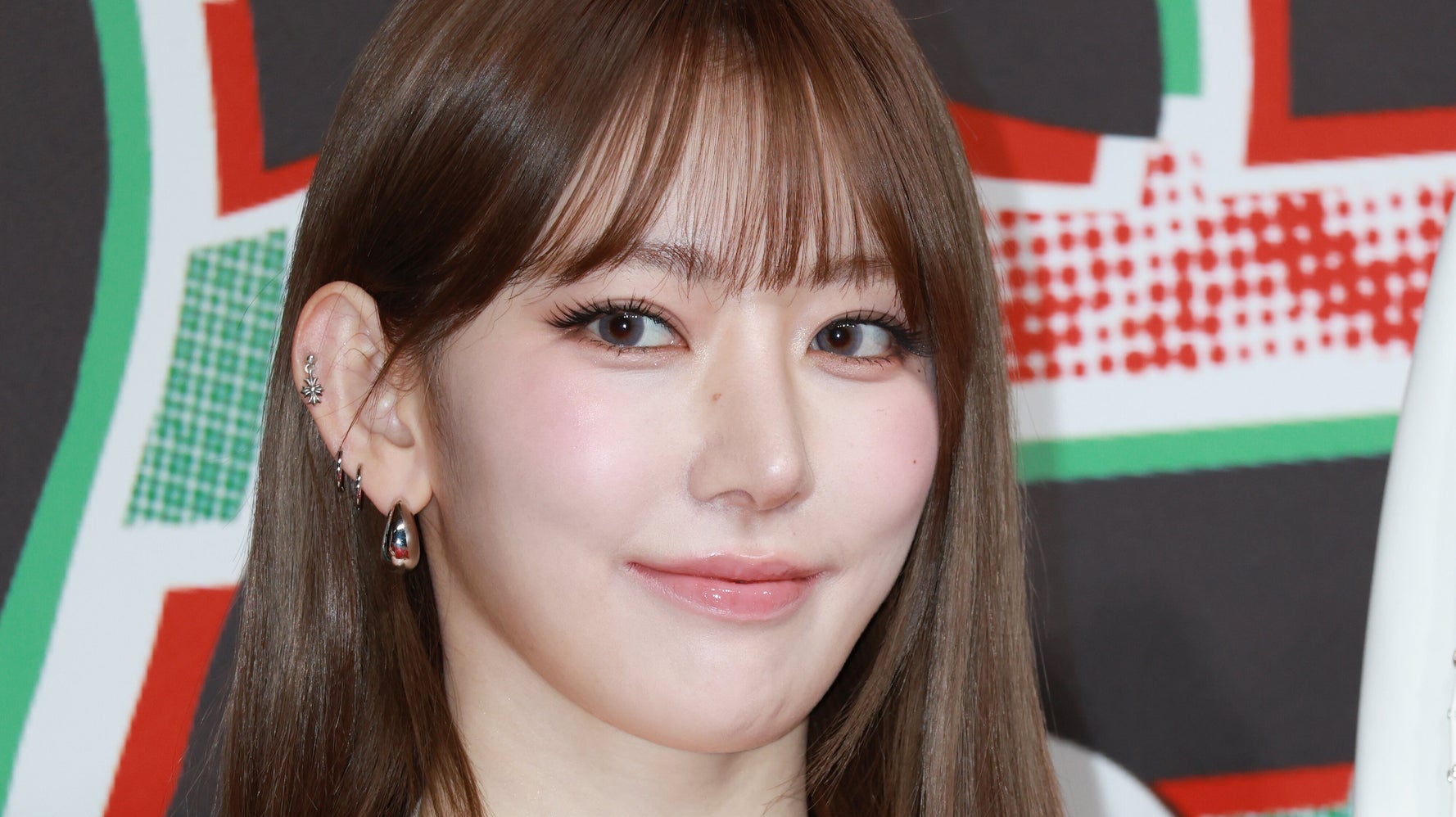 LE SSERAFIM宮脇咲良さんの手編みマフラーがセンス抜群すぎる。革