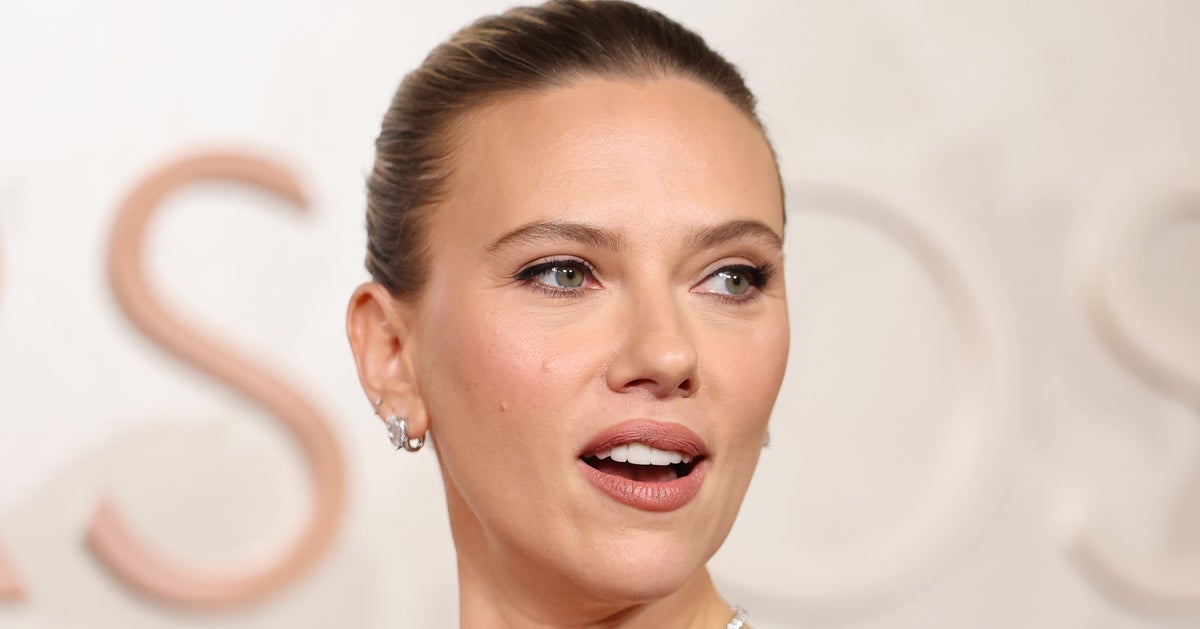 NextImg:Scarlett Johansson Wasn't Ready For Colin Jost To Go There With This 'Vulgar' Joke