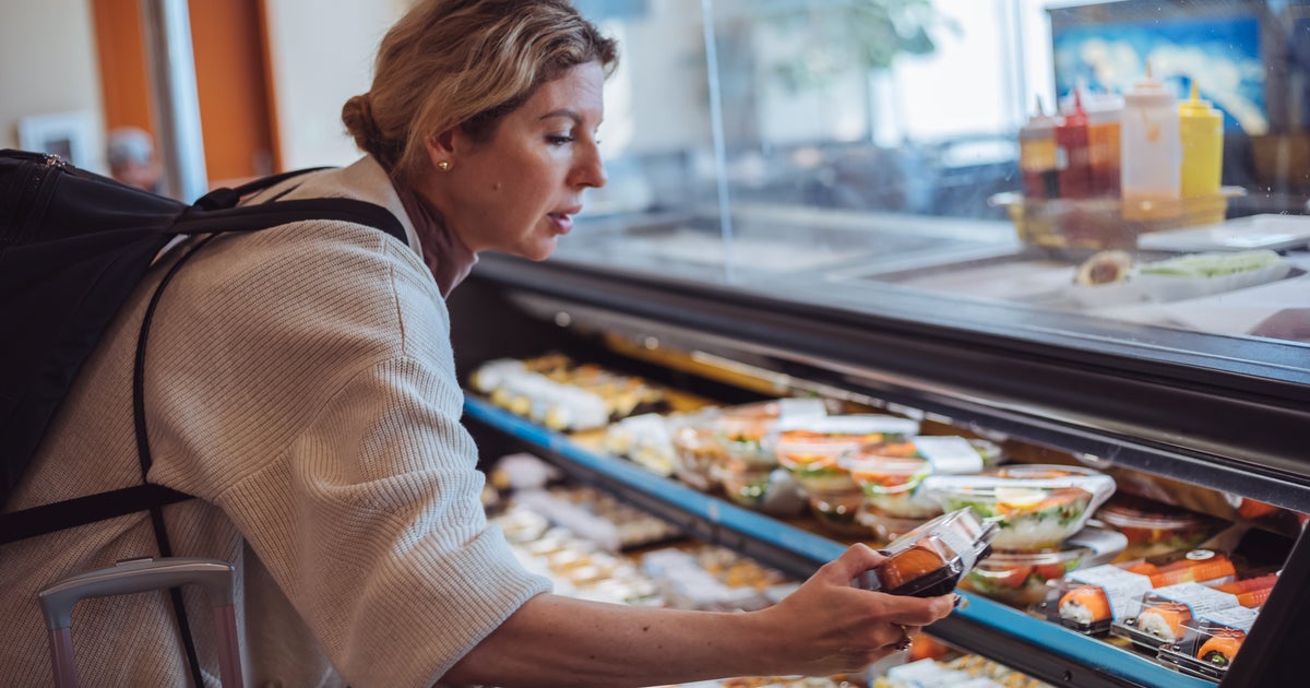 5 Foods And Drinks To Avoid At The Airport, According To Food Safety Experts