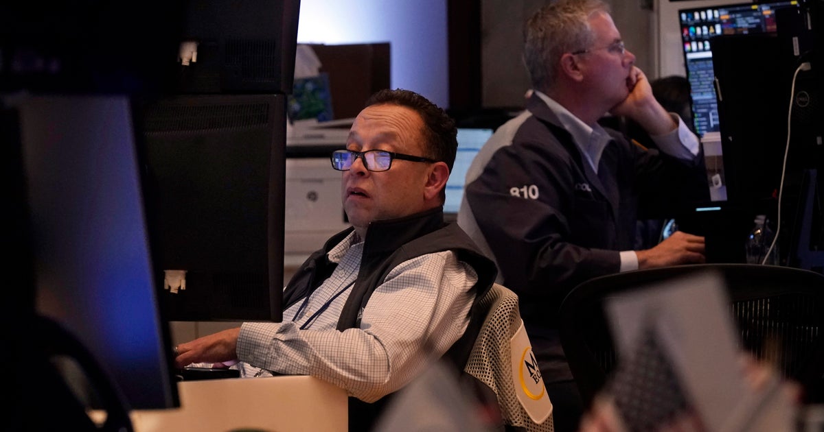 NextImg:Wall Street Falls In A Manic Day After Briefly Dropping More Than 10% Below Its Record