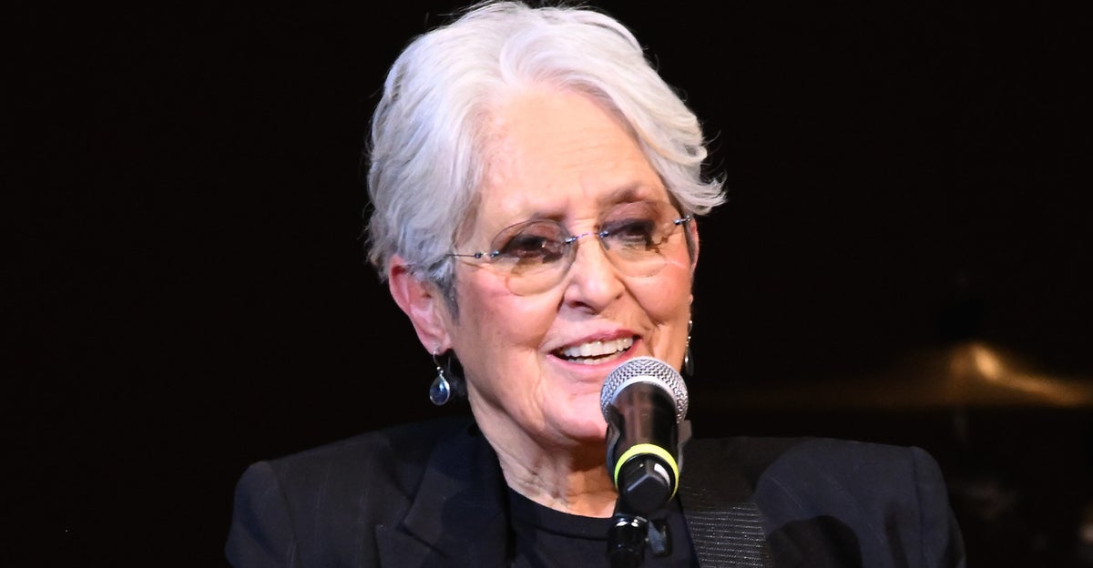 Joan Baez Sends A Message To 'Incompetent Billionaires'