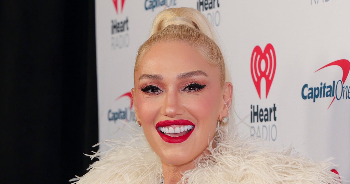 Gwen Stefani Hit With Instant Backlash Over Tucker Carlson Tweet