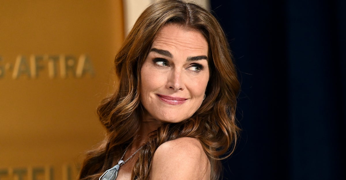 NextImg:Brooke Shields Reacts To Tasteless Tribute To Her Role In 'The Blue Lagoon'