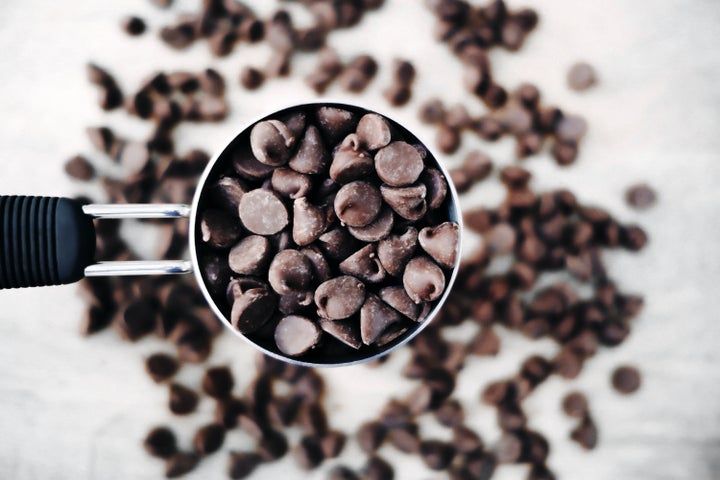 Since chocolate can contain caffeine, nutritionists don't suggest eating it close to bedtime. And yet, many of them favor it as a bedtime snack.