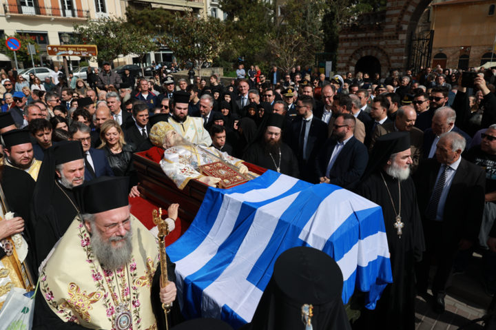 Σε κλίμα συγκίνησης η κηδεία του τέως Μητροπολίτη Θεσσαλονίκης Άνθιμος.