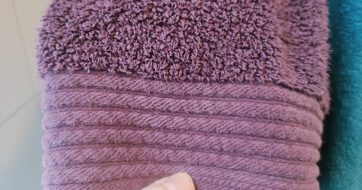 People Are Just Realising What The Non-Fluffy Stripes On Towels Are For, And I Had No Clue