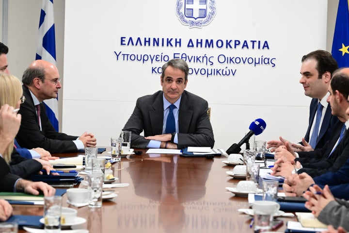 Επίσκεψη του Πρωθυπουργού Κυριάκου Μητσοτάκη στο Υπουργείο Εθνικής Οικονομίας και Οικονομικών, Δευτέρα 17 Μαρτίου 2025. (ΤΑΤΙΑΝΑ ΜΠΟΛΑΡΗ/EUROKINISSI)