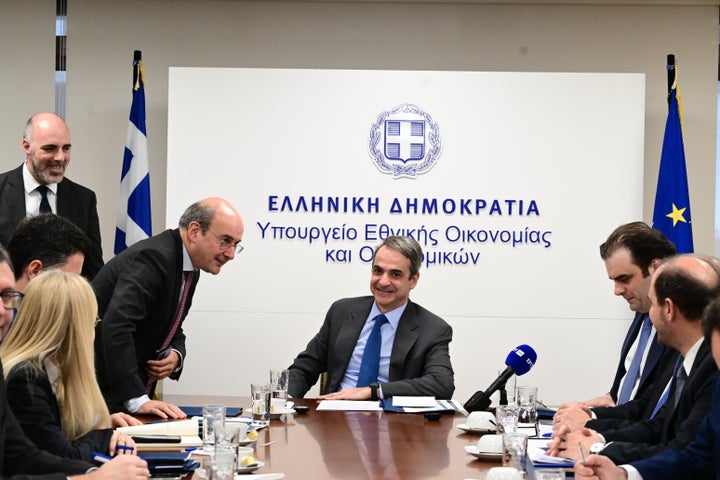 Επίσκεψη του Πρωθυπουργού Κυριάκου Μητσοτάκη στο Υπουργείο Εθνικής Οικονομίας και Οικονομικών, Δευτέρα 17 Μαρτίου 2025. (ΤΑΤΙΑΝΑ ΜΠΟΛΑΡΗ/EUROKINISSI)