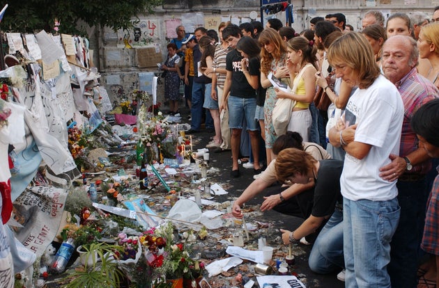 Κόσμος θρηνεί τους 194 νεκρούς του Cromagnon Republic, στην Αργεντινή.