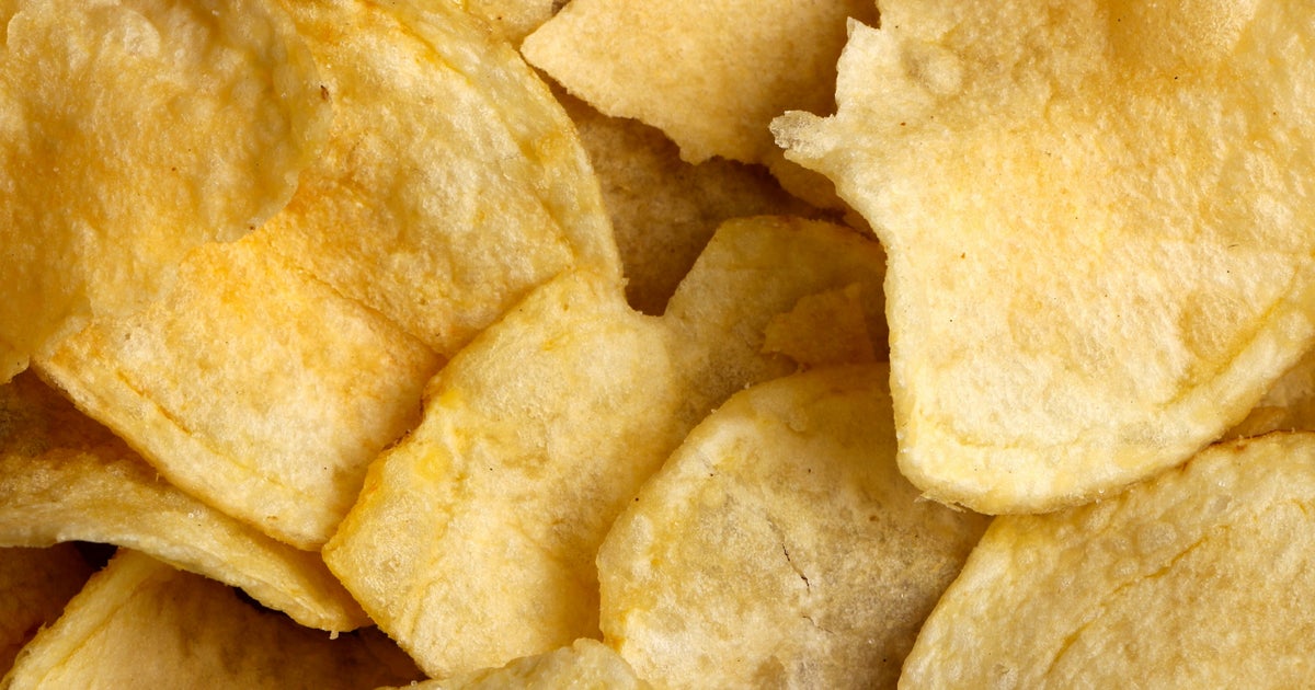 People Are Just Realising A 'Classic' '90s Crisp Flavour Is Back, And I For One Am Thrilled