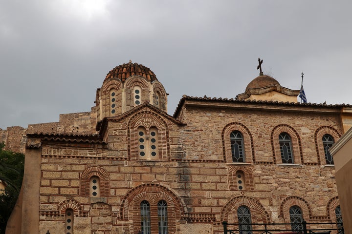 Πλάκα, Αθήνα, Ελλάδα: -Η βυζαντινή αυτοκρατορική εκκλησία του Αγίου Νικολάου Ραγκάβα βρίσκεται στη βορειοανατολική πλευρά της Ακρόπολης.