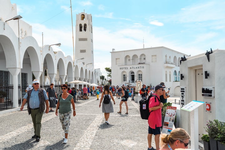 Τουρίστες στην Σαντορίνη (φωτογραφία αρχείου) 