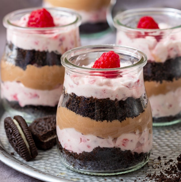 Γλυκό με μπισκότα oreo σε ποτήρι